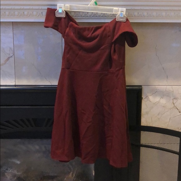 Soprano Burgundy Off the Shoulder Dress - Picture 3 of 3